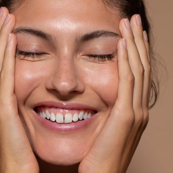 Six Gldn Nourishing Face Oil - Picture 5 of 7